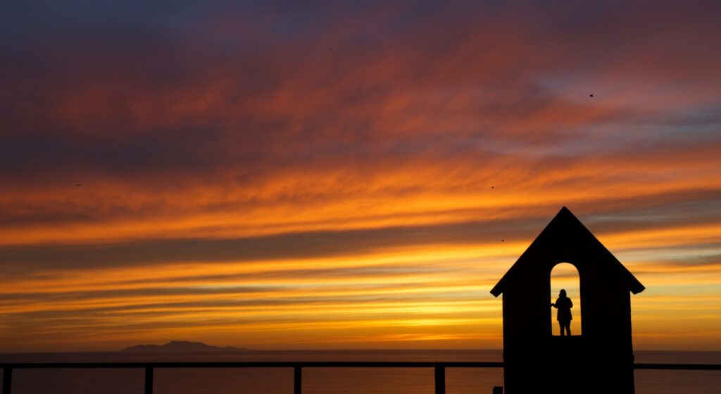 焦燥感を浮かべた人物が「通話不能」エラーメッセージと途切れた電話アイコンが表示されたスマートフォンを凝視するクローズアップ。薄暗い背景の中で一筋の光が楽天モバイルアプリのトラブル解決への希望を暗示しています。